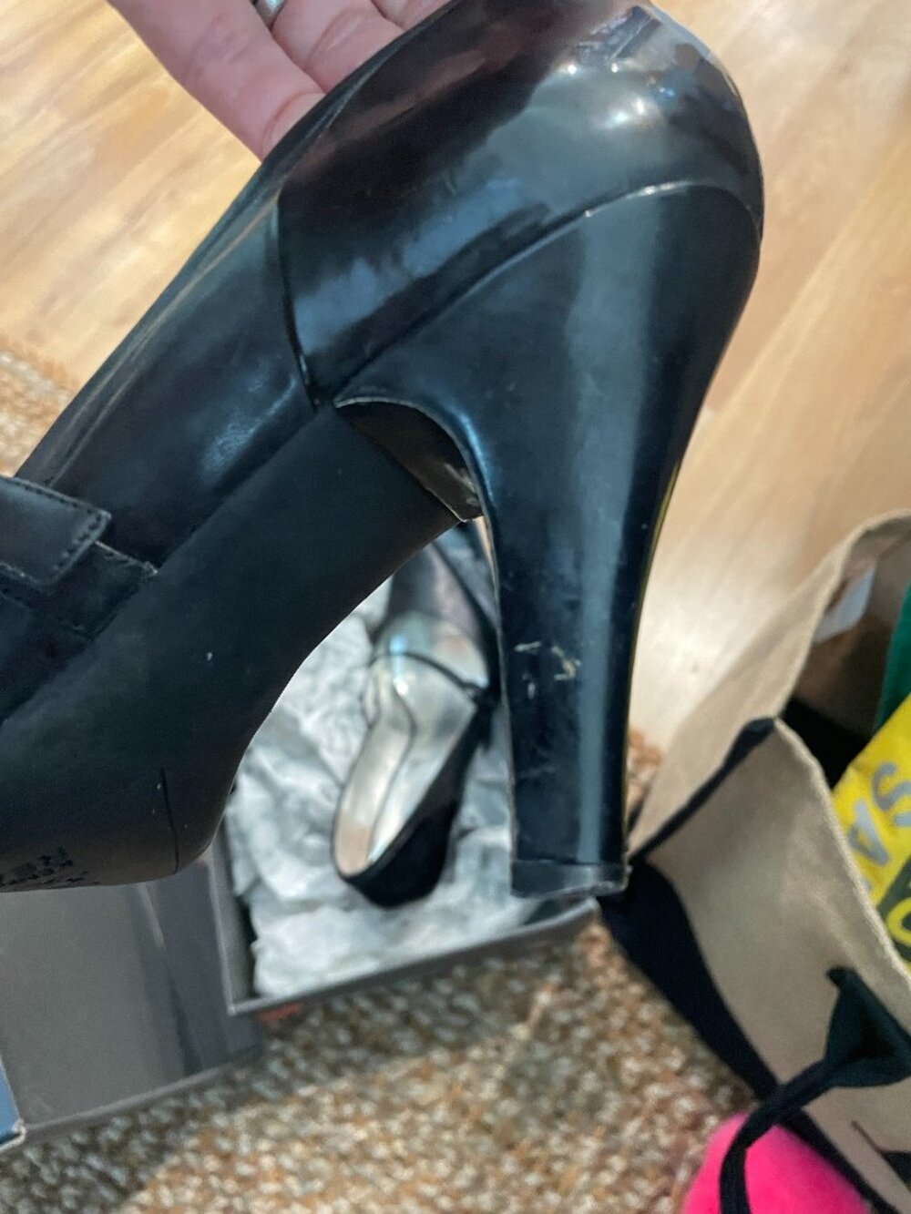 Kenneth Cole Reaction, Go 2 Town, PointedToe Pumps Leather, Black, Size 7.5M - Picture 8 of 10